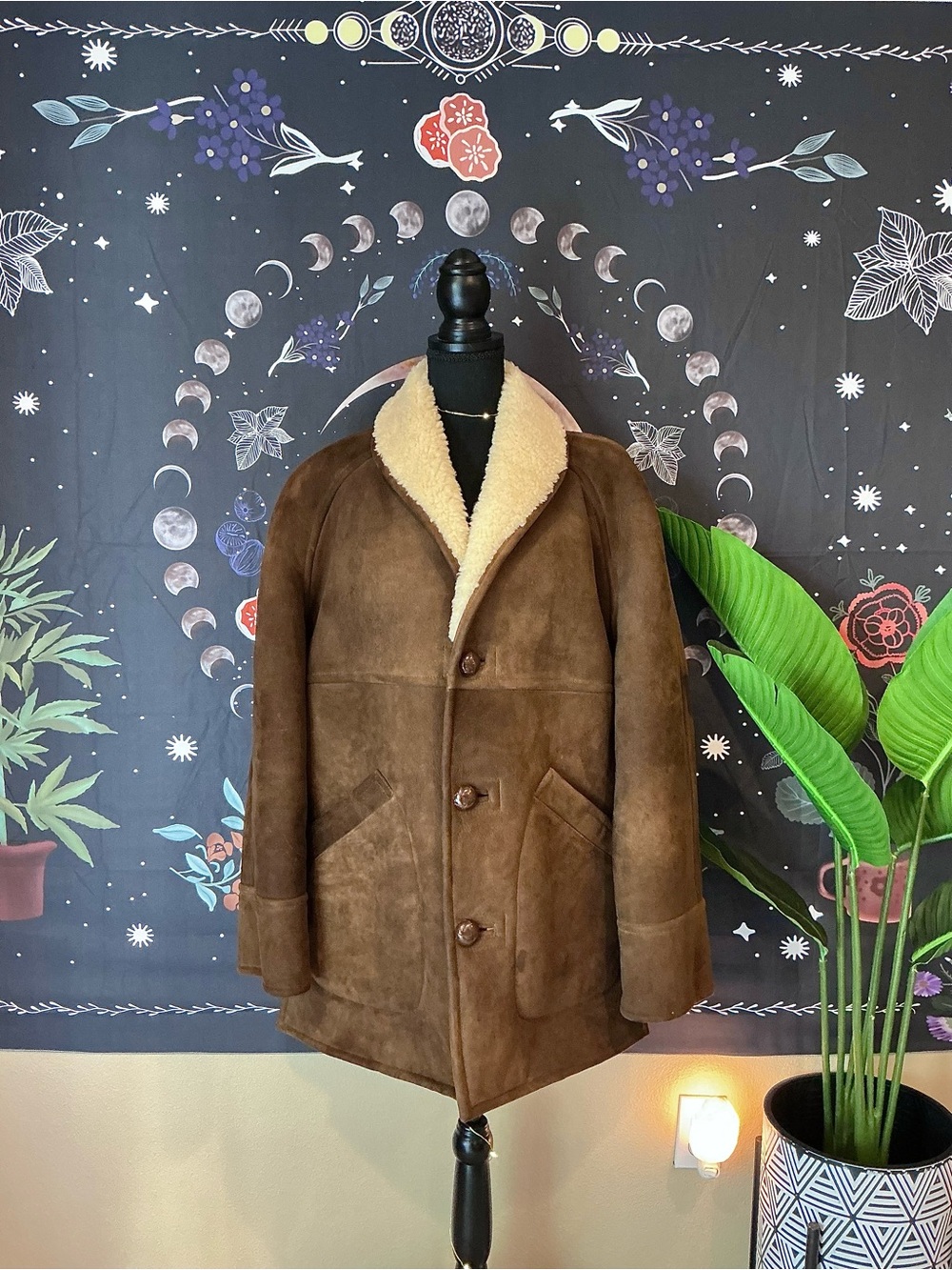 Vintage Men's Shearling Coat with Cream Shearling Lining!